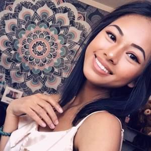 Meet your Posher, Ellyna